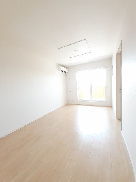 シャルマンAの居間写真
