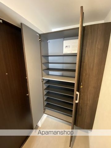 アルファスクエア南1西18の玄関写真