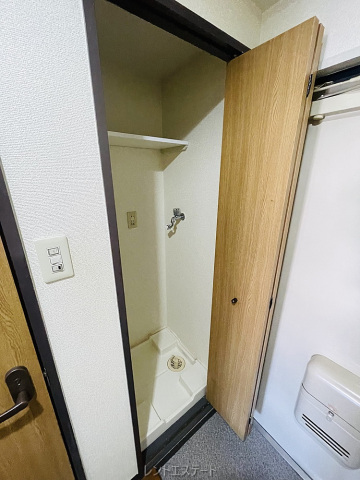 地下鉄御堂筋線 あびこ駅 徒歩6分 3階建 築18年の玄関写真