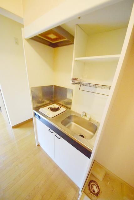 キッチン　同物件　違う部屋　参考写真
