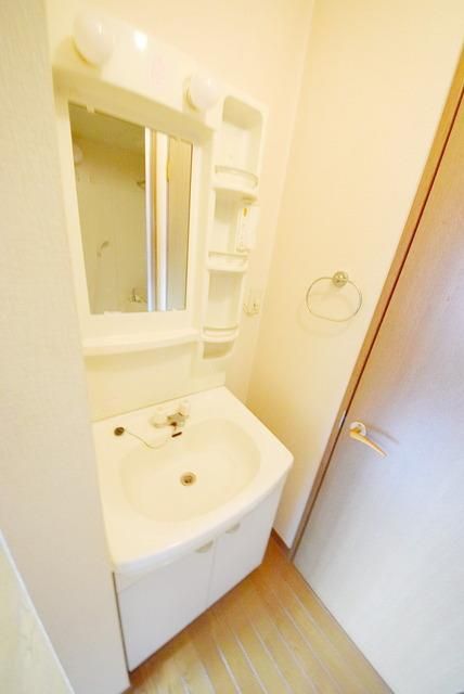 洗面設備　同物件　違う部屋　参考写真