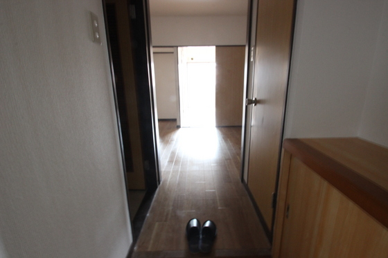 玄関　※別部屋の写真になります。