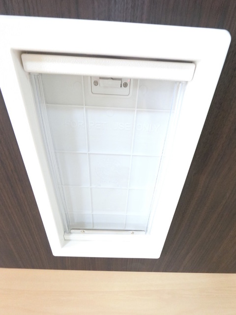 その他設備　ペット専用出入口です