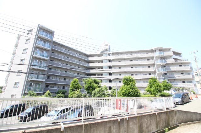 神戸市灘区桜ケ丘町のマンションの建物外観