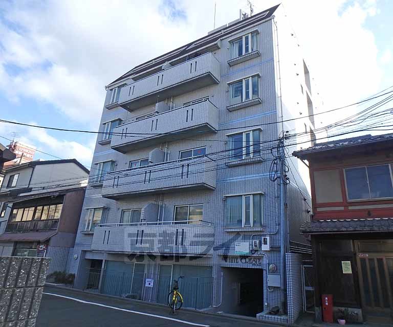 京都市下京区西新屋敷太夫町のマンションの建物外観