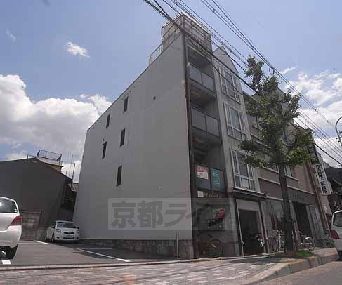 【京都市左京区新生洲町のマンションの建物外観】