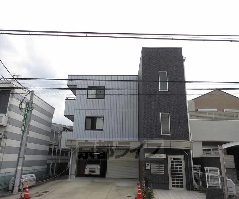 京都市山科区東野八反畑町のマンションの建物外観
