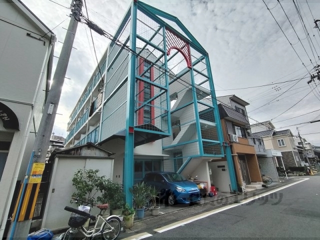 京都市西京区桂木ノ下町のマンションの建物外観