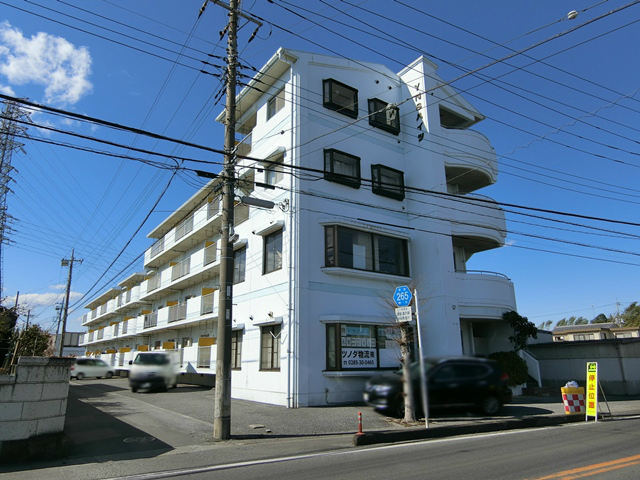 小山市大字喜沢のマンションの建物外観