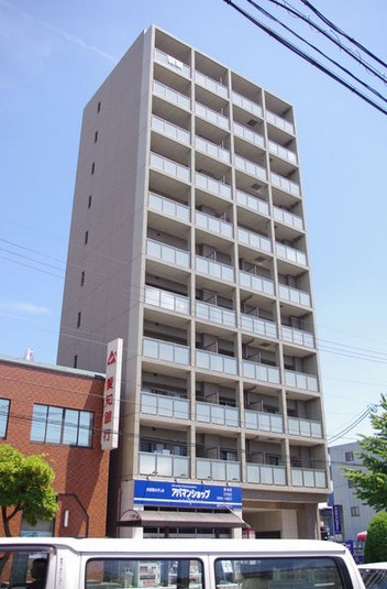 名古屋市中川区高畑のマンションの建物外観