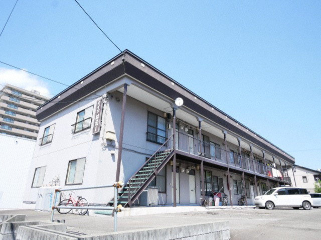 札幌市厚別区大谷地東のアパートの建物外観