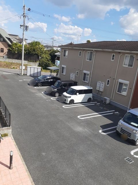 【久留米市三潴町西牟田のアパートの駐車場】