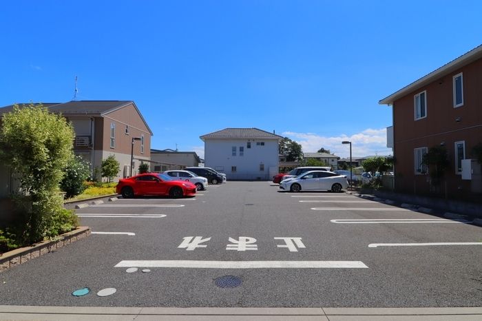 【さいたま市西区大字内野本郷のアパートの駐車場】