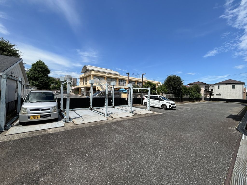 【八千代市村上のマンションの駐車場】