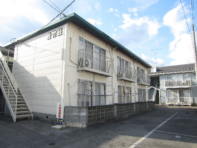 鳴門市撫養町南浜のアパートの建物外観