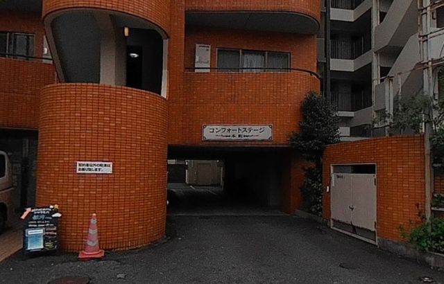 【小田原市本町のマンションのエントランス】