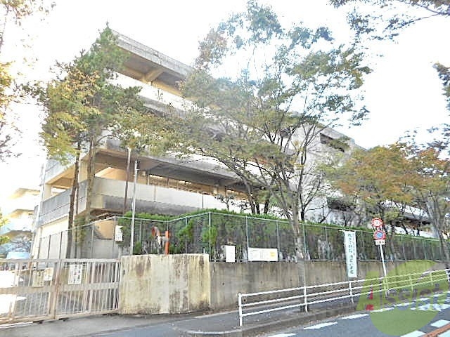 【吹田市山田西のマンションの小学校】