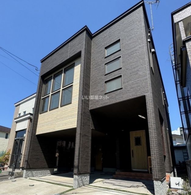 堀川町18番戸建ての建物外観