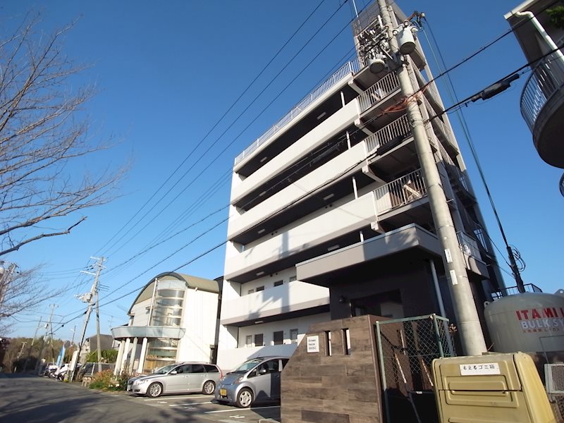 【淡路市大町畑のマンションの建物外観】