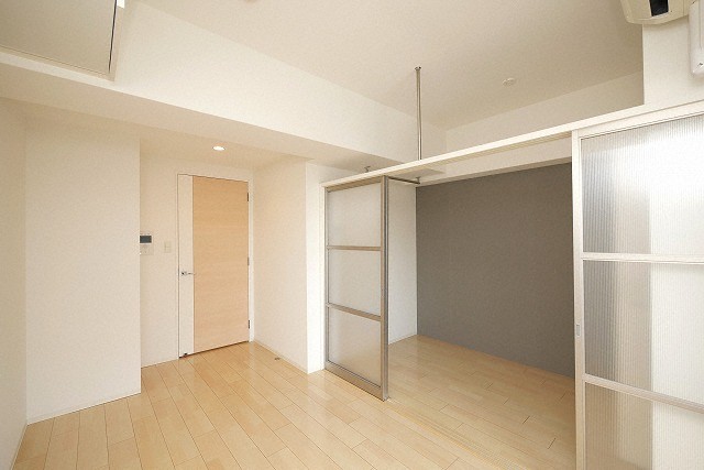 居室・リビング　こちらの居間で趣味の時間をお楽しみください