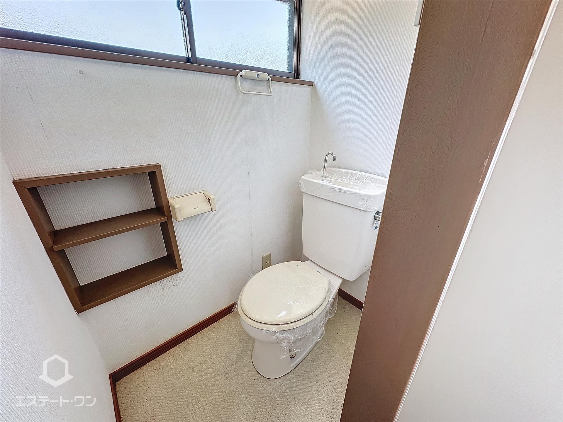 トイレ　換気ができる窓付きのトイレ◎