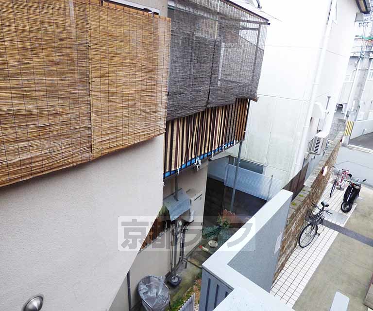 【京都市右京区龍安寺塔ノ下町のマンションの眺望】