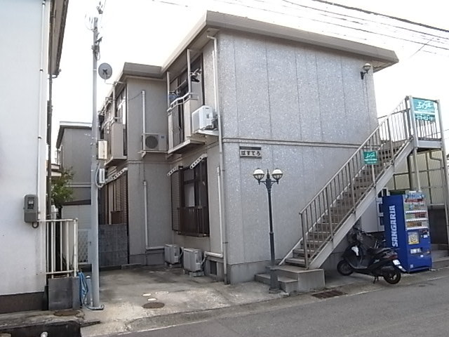 【神戸市東灘区住吉南町のアパートのエントランス】