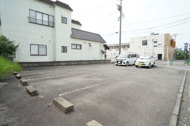 【プランドール学園の駐車場】