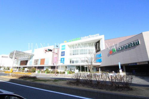 【吉川市高富のマンションのスーパー】