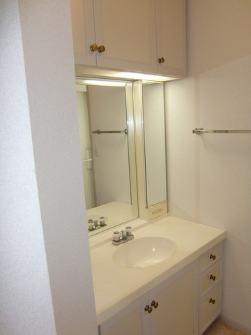 洗面設備　各階に独立洗面化粧台