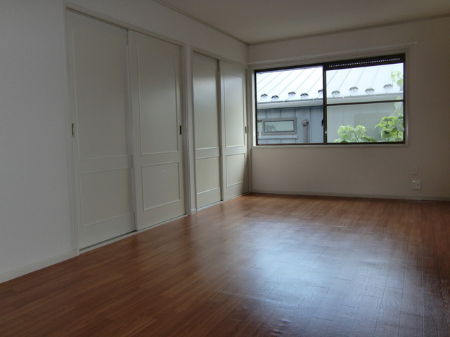 その他設備　大容量の収納ある洋室８帖