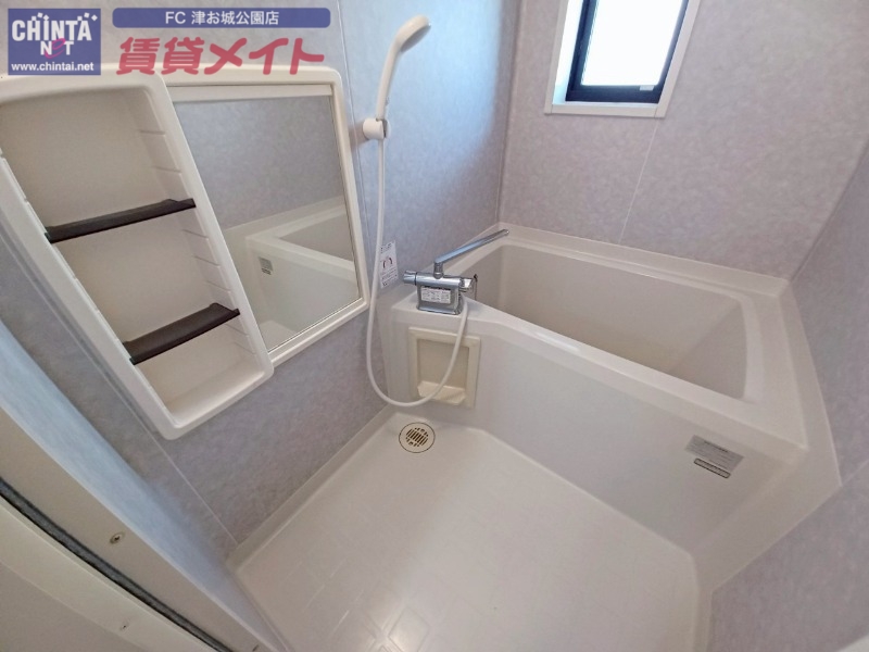 バス・シャワールーム　同物件別室反転写真