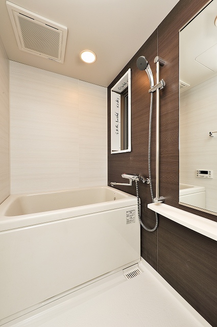 バス・シャワールーム　ゆったり過ごせるお風呂です