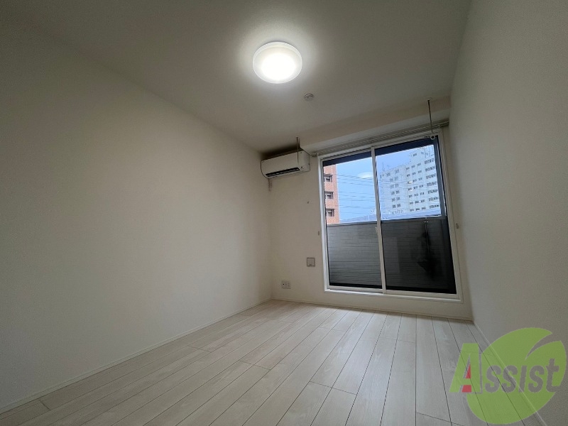 居室・リビング　リビングは９帖の洋室です。広々していていいですね。