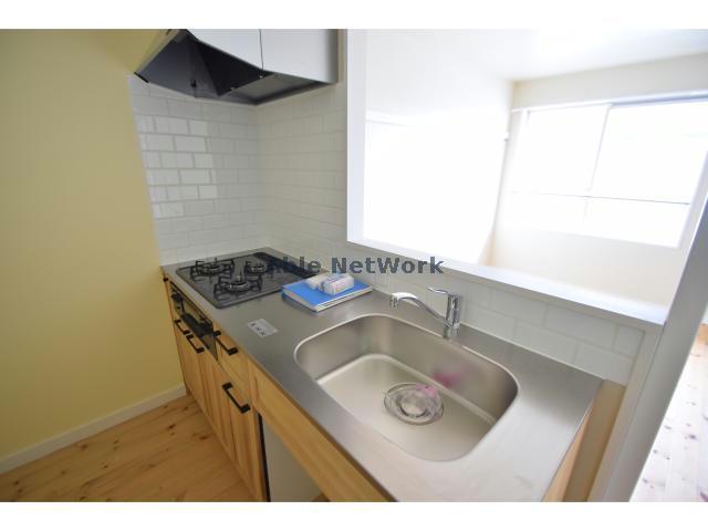 キッチン　同物件他号室の写真です