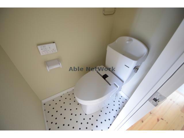 トイレ　同物件他号室の写真です