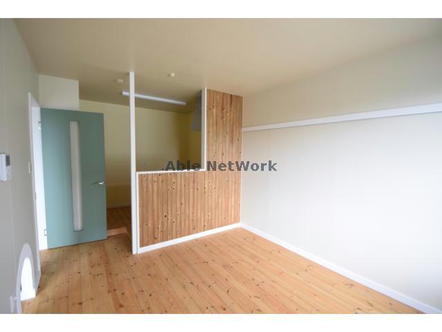 居室・リビング　同物件他号室の写真です