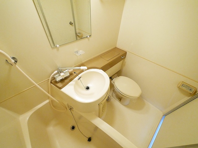 バス・シャワールーム　コンパクトで使いやすいお風呂です