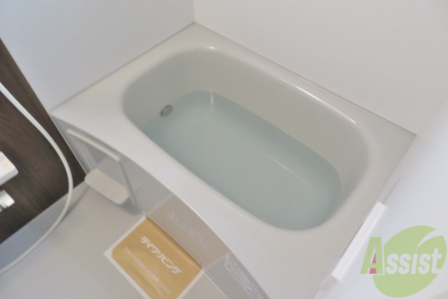 バス・シャワールーム　お風呂は追炊きが出来ます。しかも浴室乾燥機も付いてます。