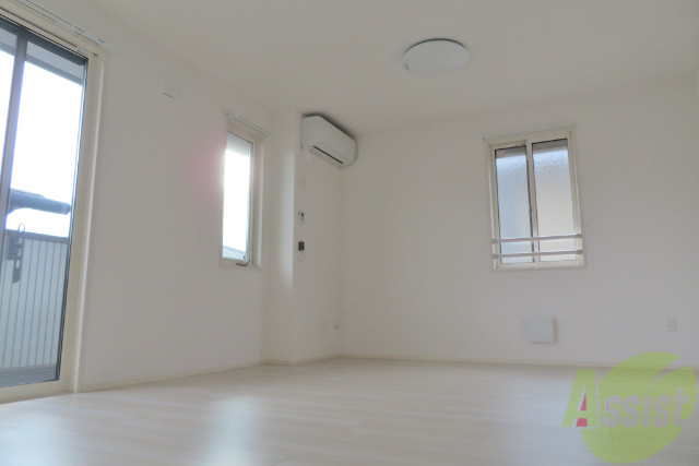 居室・リビング　１５．２帖のリビングです。陽当りが良く、広くてきれいなお部屋