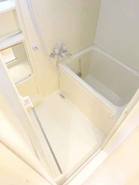 バス・シャワールーム　落ち着いた空間のお風呂です