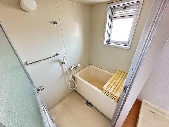 バス・シャワールーム　※別部屋の写真です