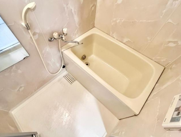 バス・シャワールーム　便利な追い炊き機能完備。