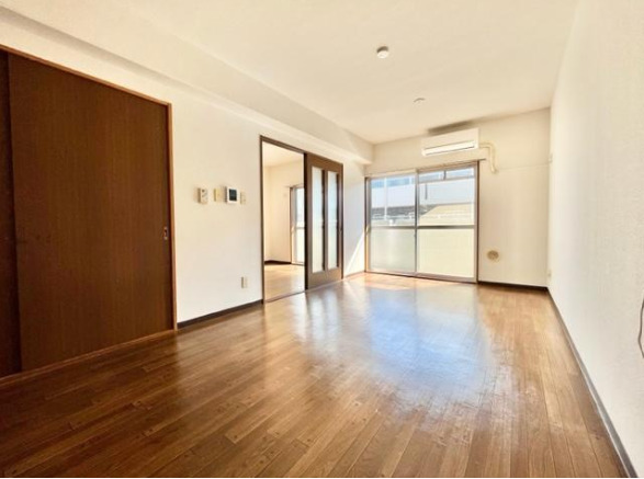 居室・リビング　リビングは約10帖あります！