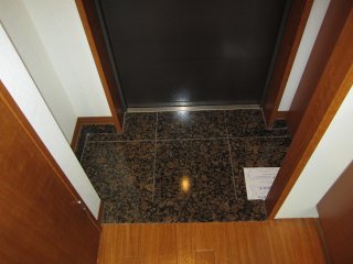 玄関　レーベスト志賀本通