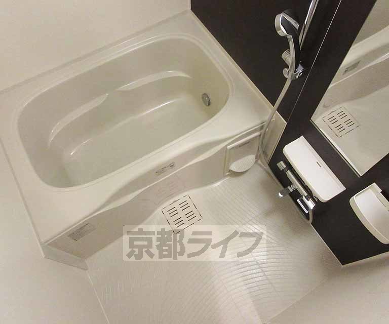 バス・シャワールーム　ゆったり浸かれそうです！