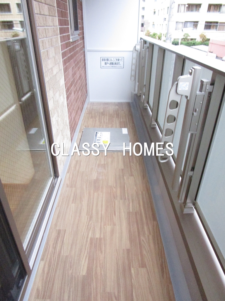 バルコニー　2021年竣工　サンテラス令和　KNレジデンス:バルコニー