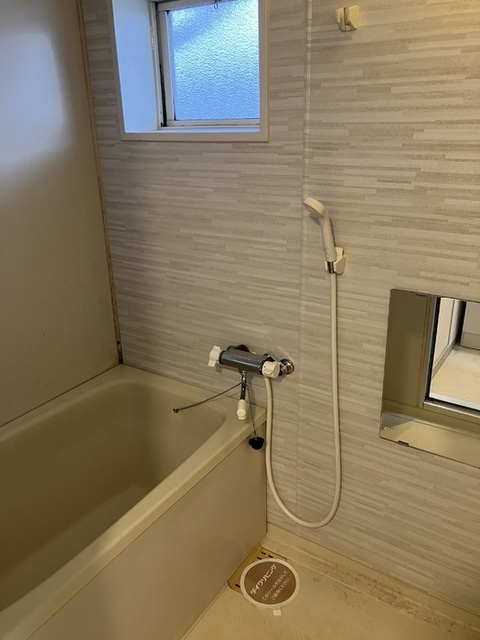 バス・シャワールーム　浴室（サーモ水栓付き）