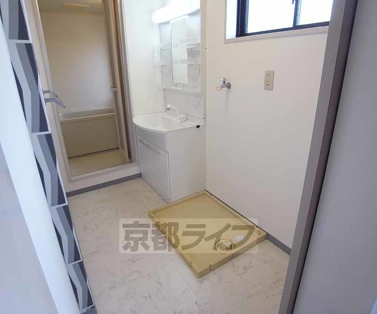 その他設備　室内洗濯機置き場は、充分なスペースの脱衣洗面所です。