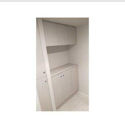 玄関　玄関回りもたくさんの収納があります。